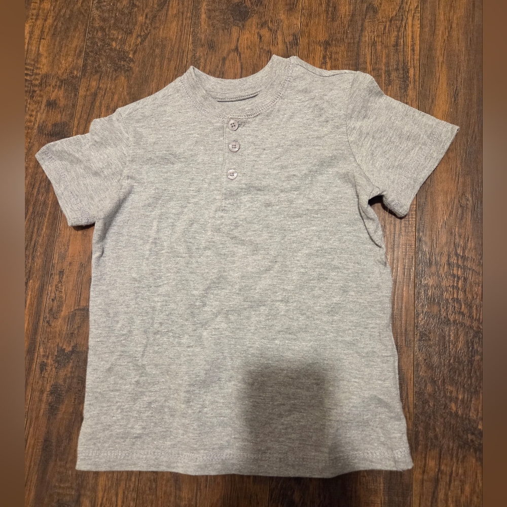 Joe’s Boys Sz. 5 Gray Short Sleeved Henley Style Tee